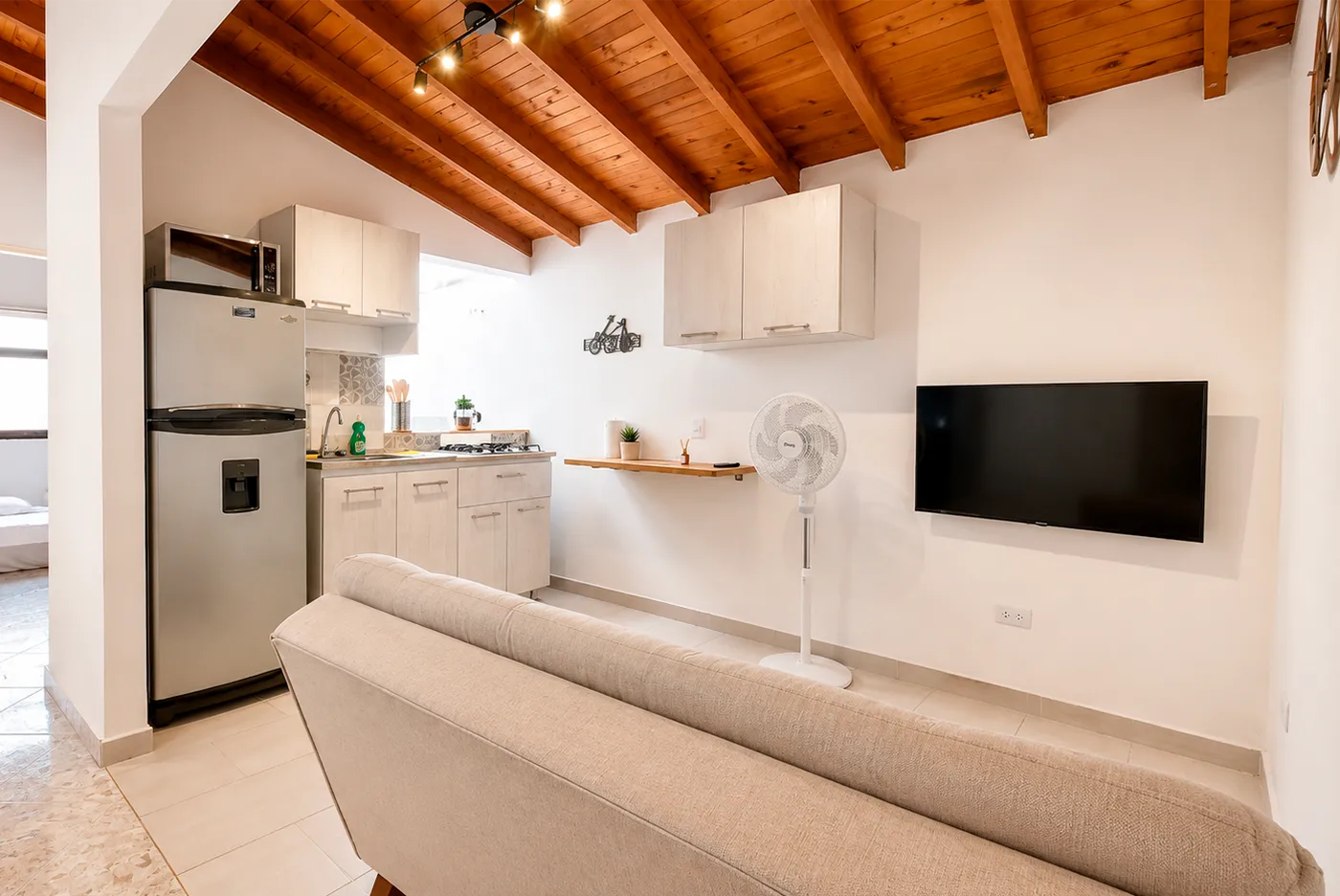 Timber by Moto Ride. Furnished apartment in Laureles, Medellin