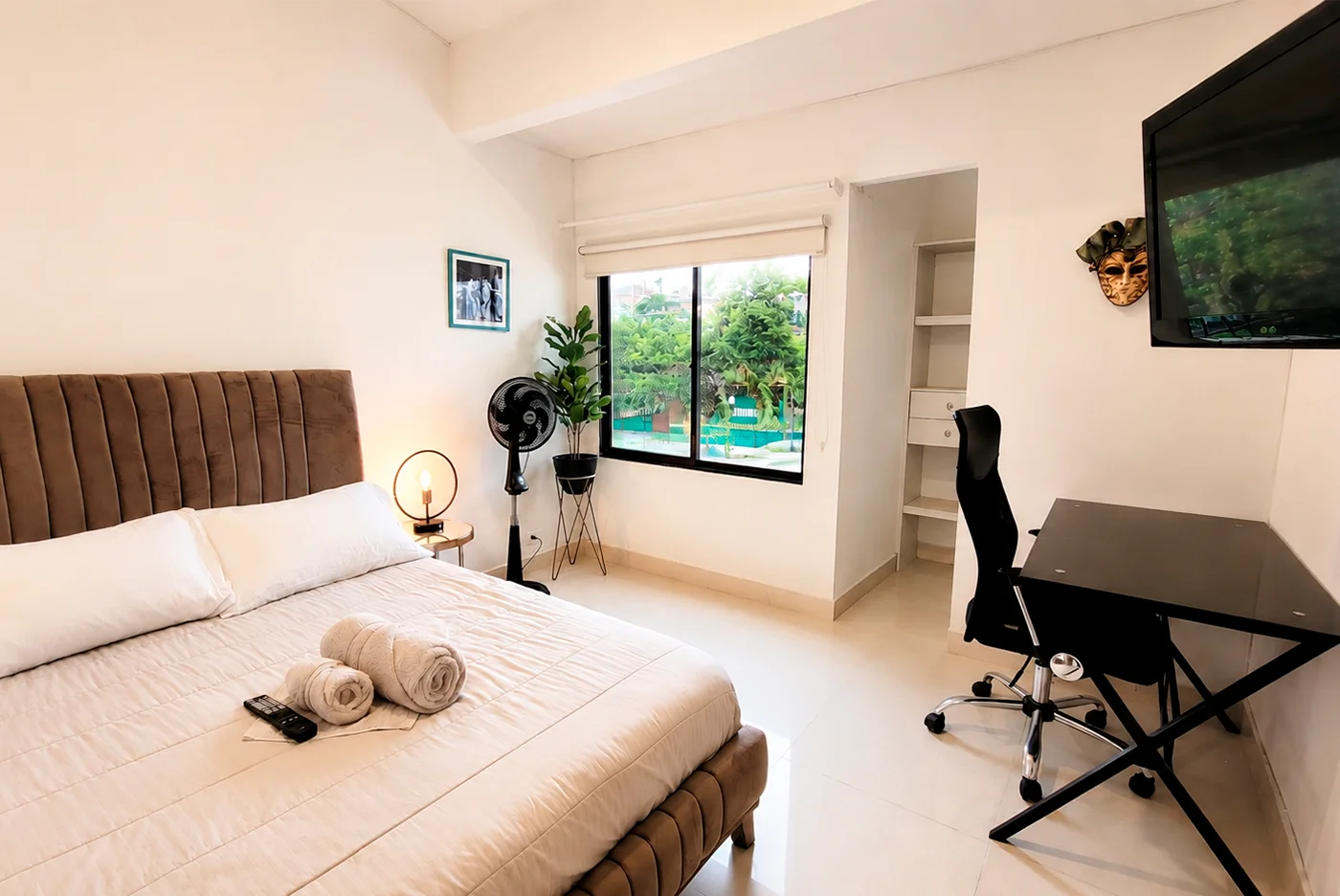 Metro by Moto Ride. Furnished apartment in Laureles, Medellin