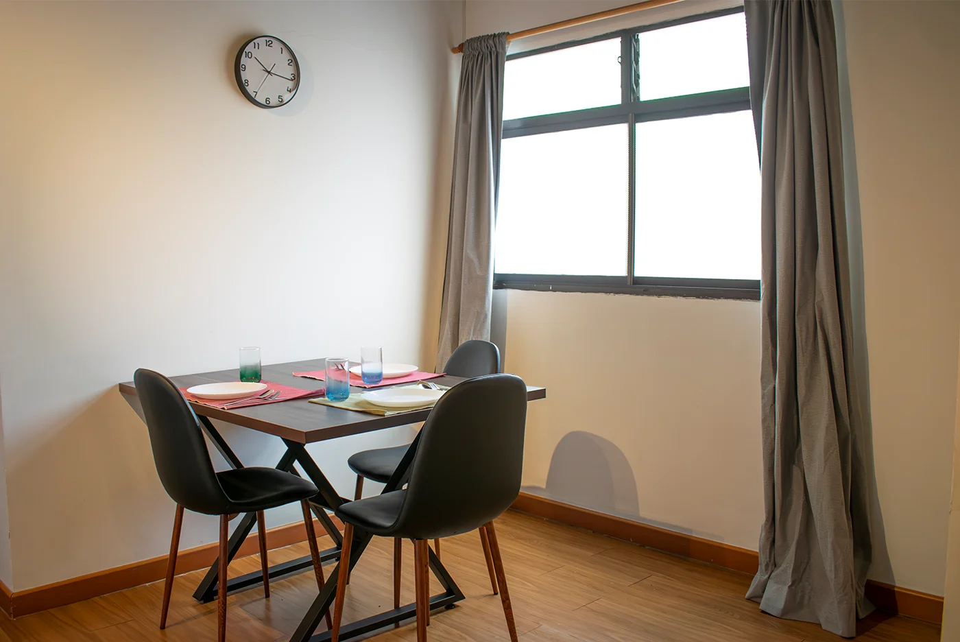 Oak by Moto Ride. Furnished apartment in Laureles, Medellin
