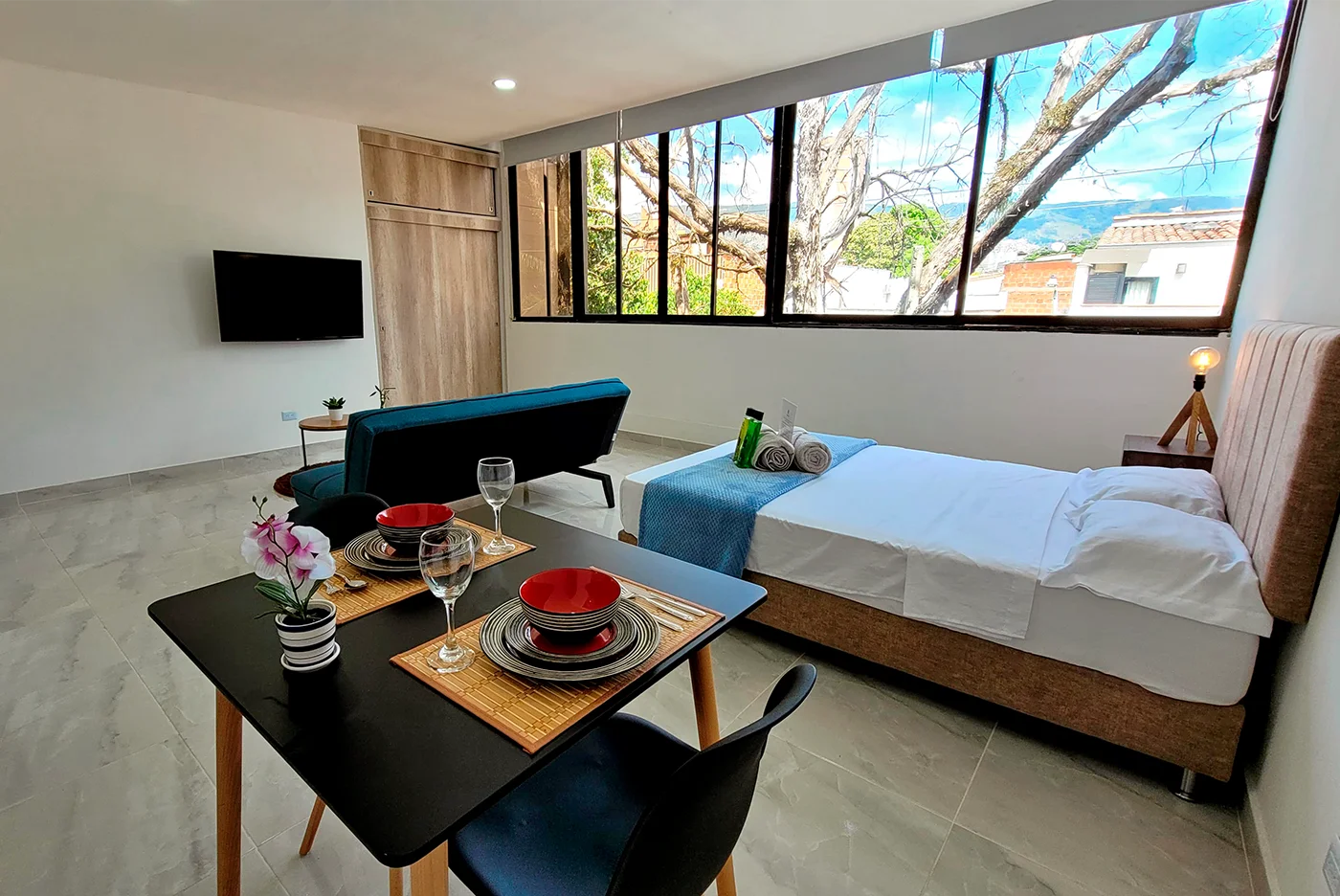 Brightness by Moto Ride. Furnished apartment in Laureles, Medellin