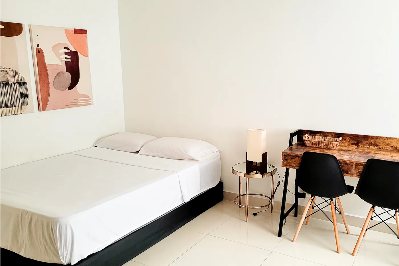 Studio by Moto Ride. Furnished apartment in Laureles, Medellin