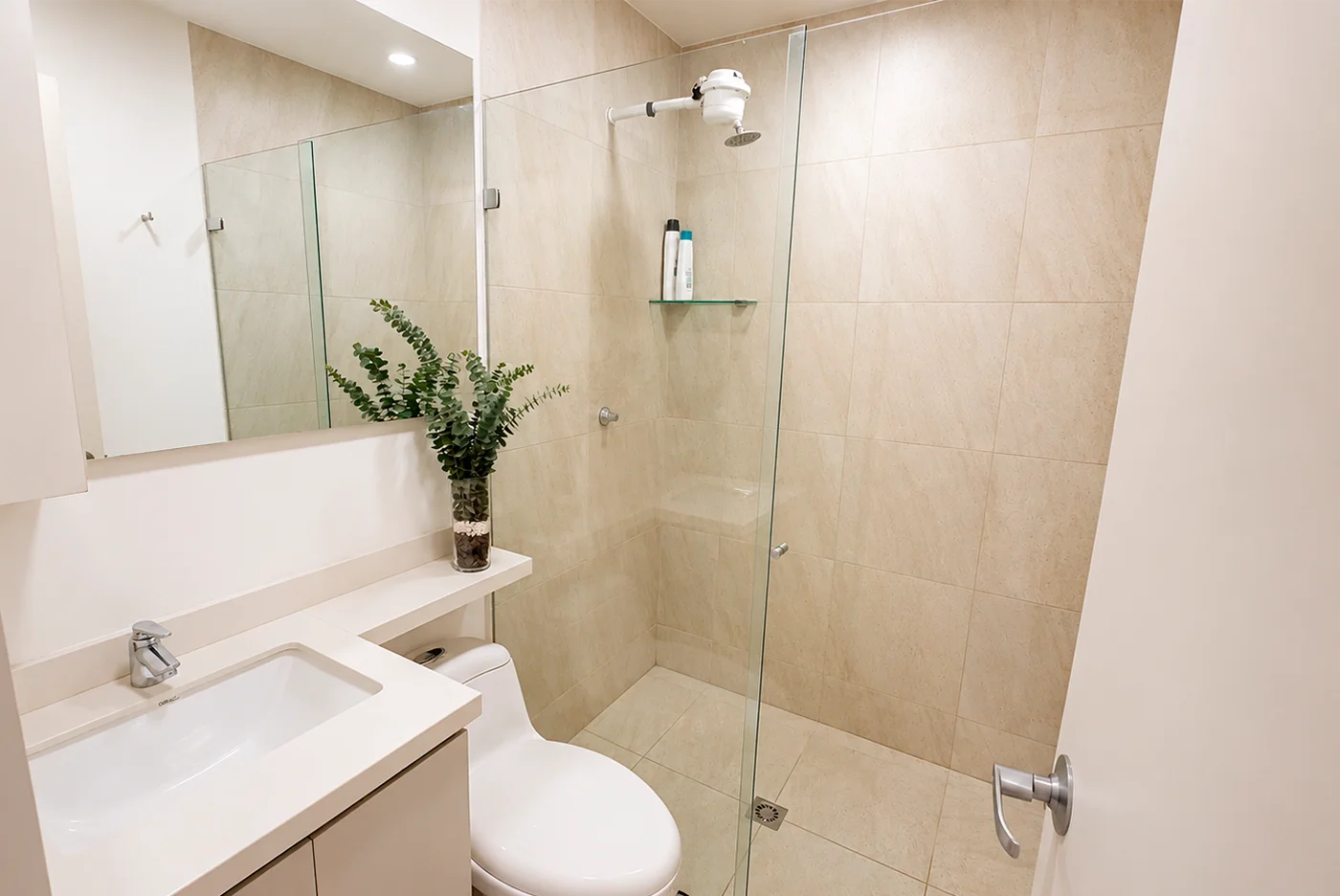 Metro by Moto Ride. Furnished apartment in Laureles, Medellin