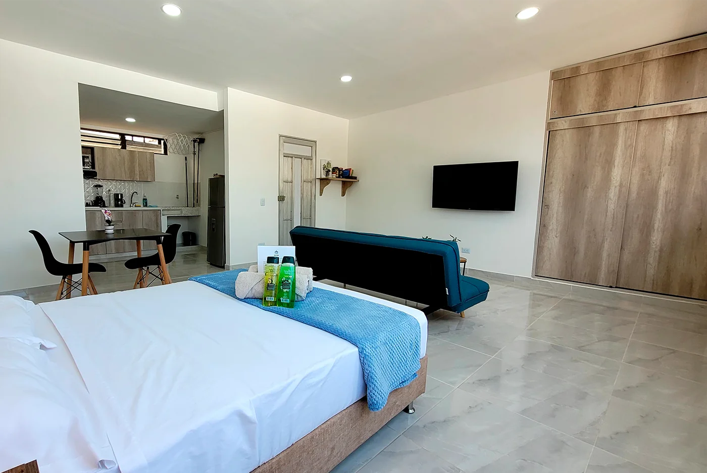 Brightness by Moto Ride. Furnished apartment in Laureles, Medellin