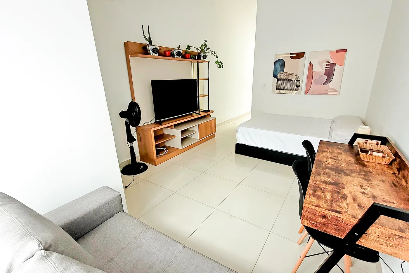 Studio by Moto Ride. Furnished apartment in Laureles, Medellin
