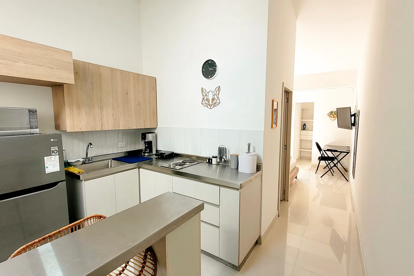 Metro by Moto Ride. Furnished apartment in Laureles, Medellin