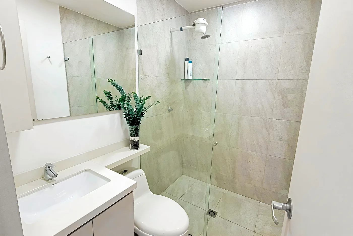 Canvas by Moto Ride. Furnished apartment in Laureles, Medellin