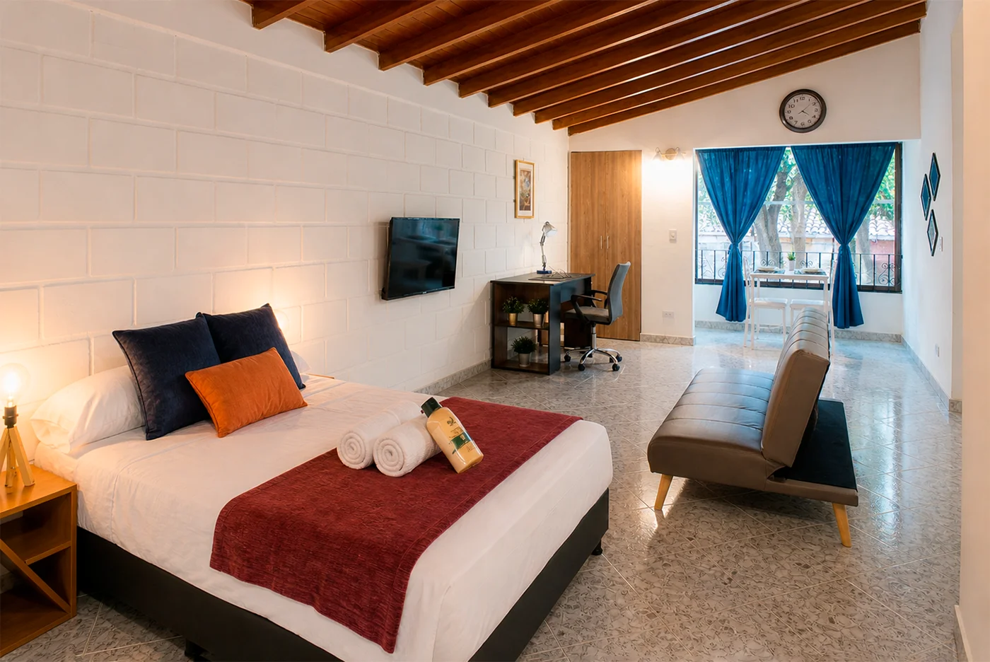 Willow by Moto Ride. Furnished apartment in Laureles, Medellin