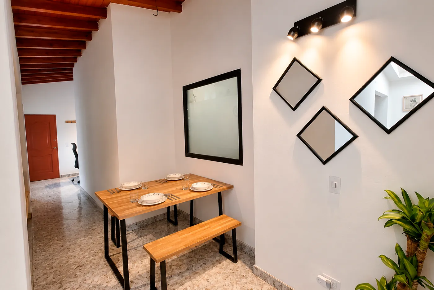 Timber by Moto Ride. Furnished apartment in Laureles, Medellin