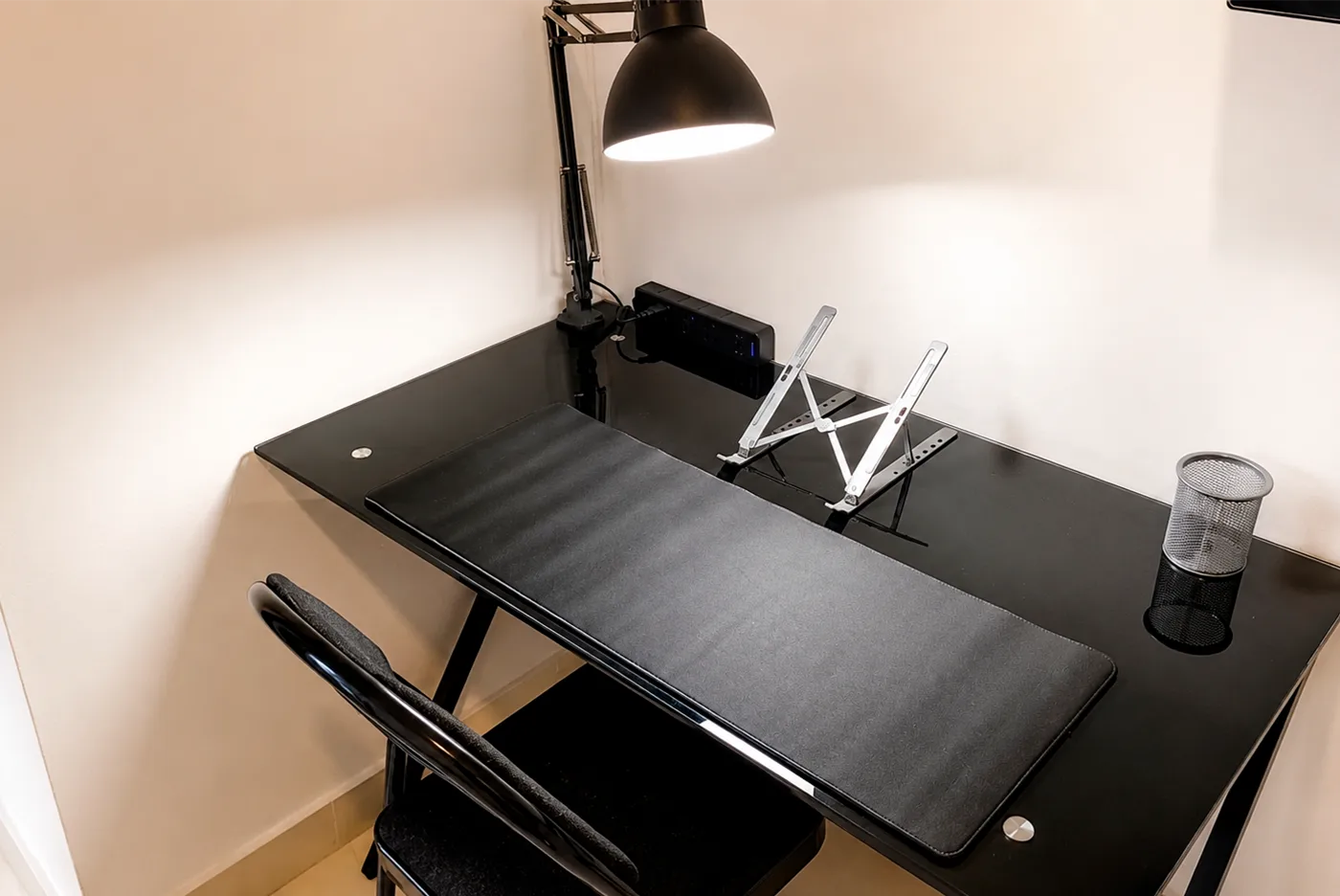 Metro by Moto Ride. Furnished apartment in Laureles, Medellin