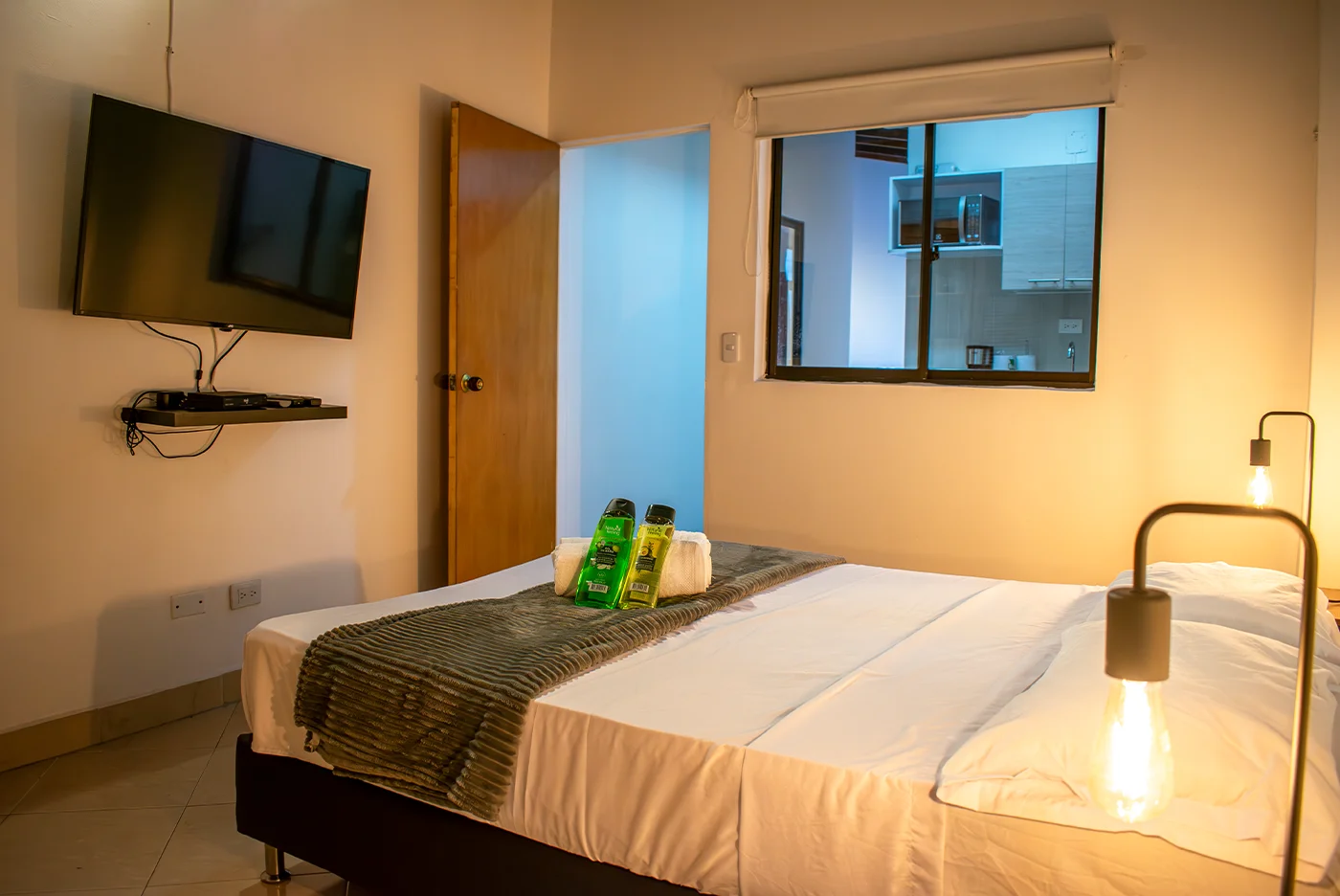 Oak by Moto Ride. Furnished apartment in Laureles, Medellin