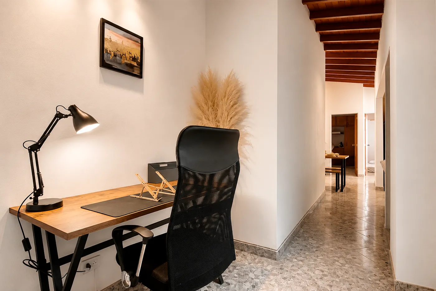 Timber by Moto Ride. Furnished apartment in Laureles, Medellin