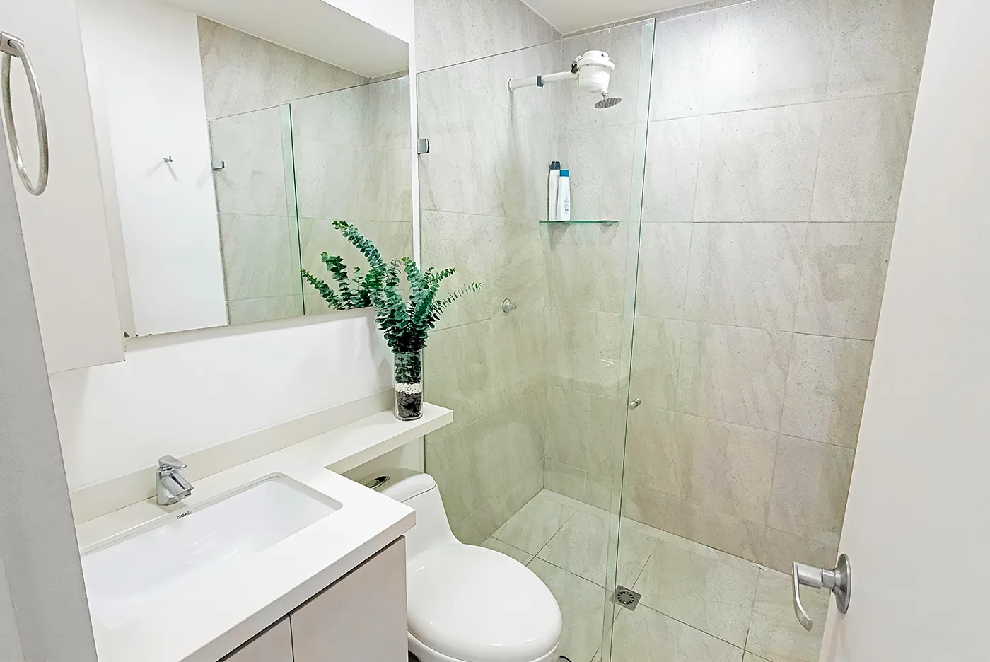 Studio by Moto Ride. Furnished apartment in Laureles, Medellin