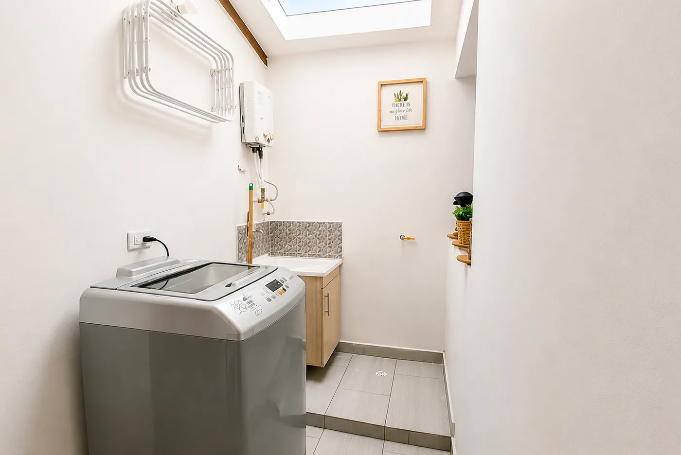 Timber by Moto Ride. Furnished apartment in Laureles, Medellin