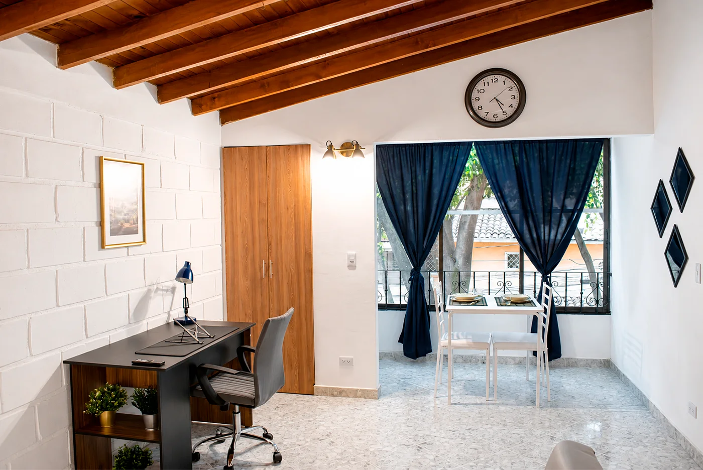 Willow by Moto Ride. Furnished apartment in Laureles, Medellin
